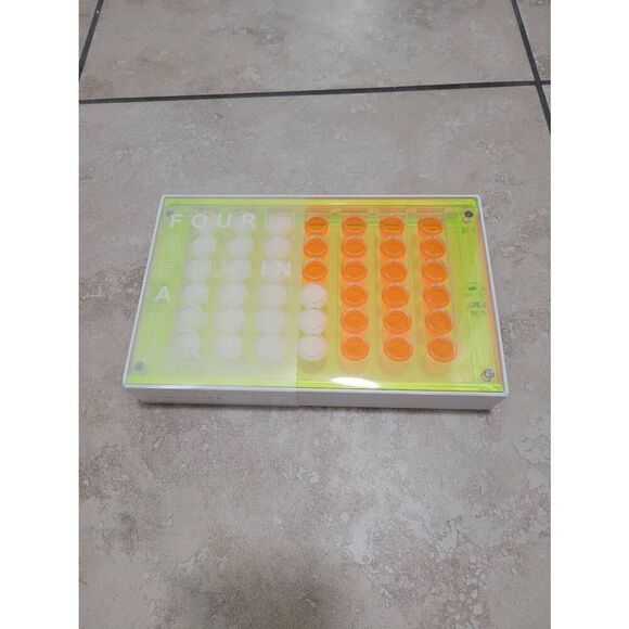 Sunnylife lucite four in row game - Picture 2 of 5